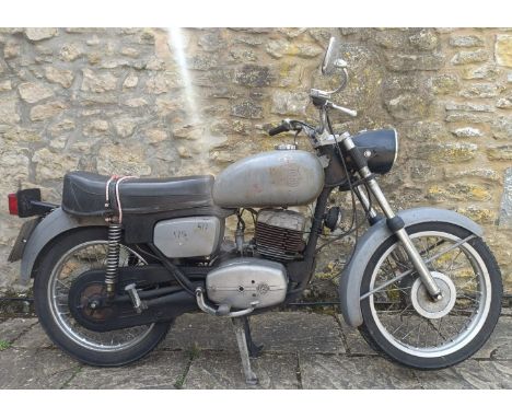 1976 CZ 477 Being sold without reserve Registration number NLW 875P Frame number 003161 Engine number 075709 Original machine