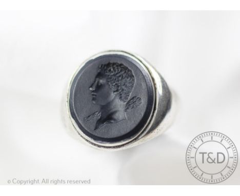 A Wedgwood and Bentley intaglio inset signet ring, designed as an oval plaque depicting a Classical man in profile, within a 