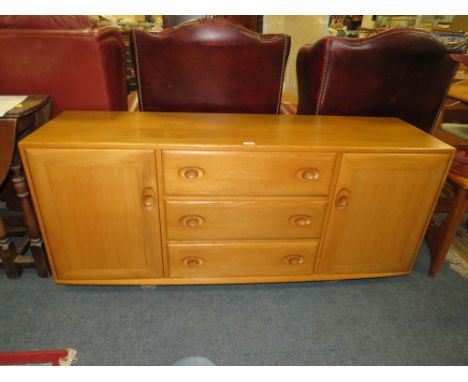 AN ERCOL LIGHT ELM SIDEBOARD, W 155 cm