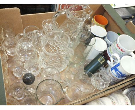 A TRAY OF MOSTLY CUT GLASS TO INCLUDE A WATERFORD CRYSTAL JUG