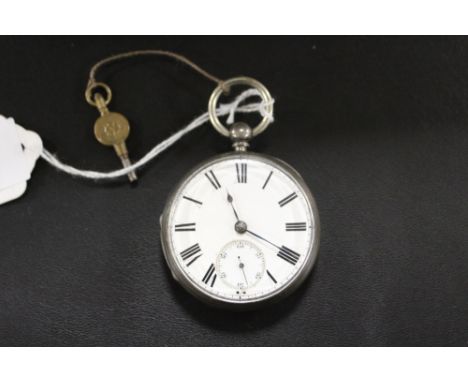 A HALLMARKED SILVER CASED OPEN FACED MANUAL WIND POCKET WATCH BY HARDMAN OF BIRMINGHAM PLUS KEY