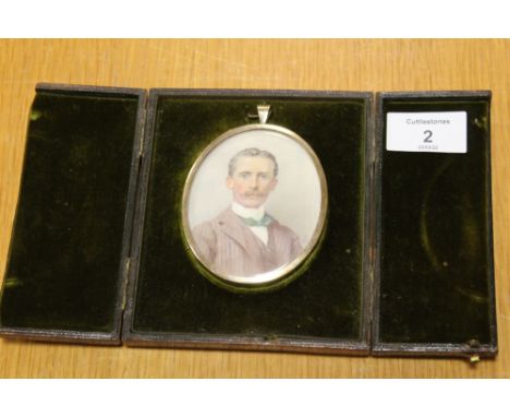 (XIX-XX).  Oval portrait miniature on ivory, study of a gentleman with white starched collar, indistinctly signed middle to l