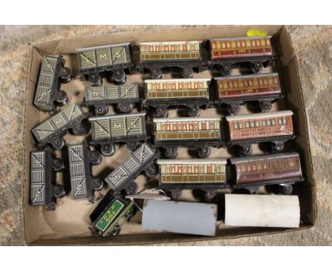 A TRAY OF VINTAGE TINPLATE L.M.S. TRAIN CARRIAGES, largest L 8 cm, H 5 cm, smallest L 5 cm,, H 4 cm