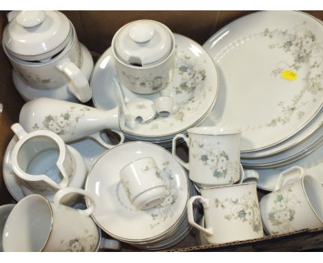 A TRAY OF BRAZILIAN REAL CHINA TEA AND DINNERWARE