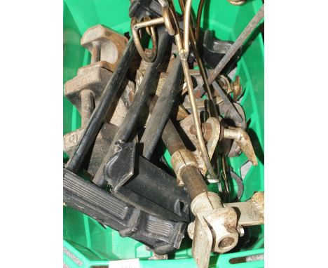 A BOX OF VINTAGE CAST METAL WEIGHTS AND OTHER METALWARE