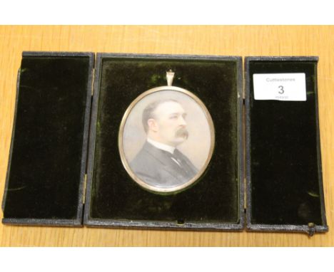 E.L. CRINK (XIX-XX). Oval portrait miniature on ivory, side view head and shoulder study of a gentleman with moustache, signe