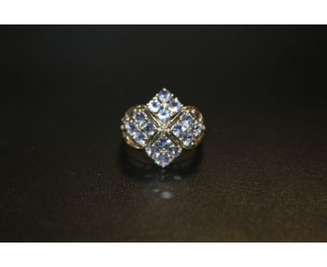 A 9 K WHITE GOLD TANZANITE STYLE RING, RING SIZE P APPROX WEIGHT 3.4G