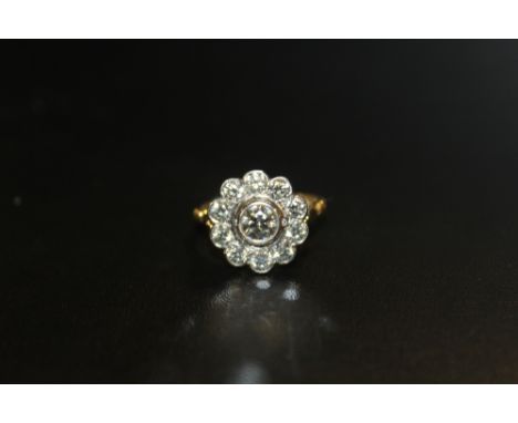 AN 18 CARAT GOLD DIAMOND SET RING WITH AN ESTIMATED 3 CARATS OF DIAMONDS, RING SIZE P 1/2 APPROX WEIGHT 5.1G