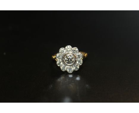 AN 18 CARAT GOLD DIAMOND SET RING WITH AN ESTIMATED 3 CARATS OF DIAMONDS, RING SIZE P 1/2 APPROX WEIGHT 5.1G