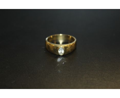 A YELLOW METAL DRESS RING SET WITH CZ, RING SIZE W APPROX WEIGHT 5.5G