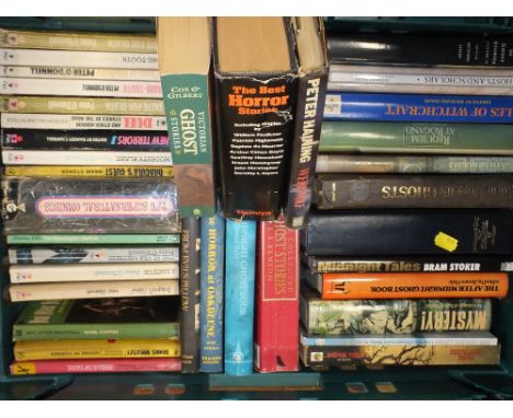 A TRAY OF VINTAGE HARDBACK AND PAPERBACK HORROR BOOKS