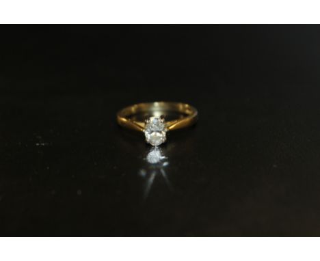 AN 18 CARAT GOLD OVAL CUT DIAMOND SOLITAIRE RING, THE DIAMOND BEING AN ESTIMATED HALF A CARAT, RING SIZE M 1/2 APPROX WEIGHT 