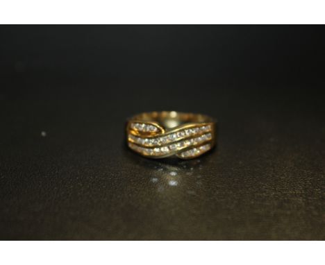 AN 18 CARAT GOLD DIAMOND SET CROSSOVER RING, RING SIZE O 1/2 APPROX WEIGHT 4.7G