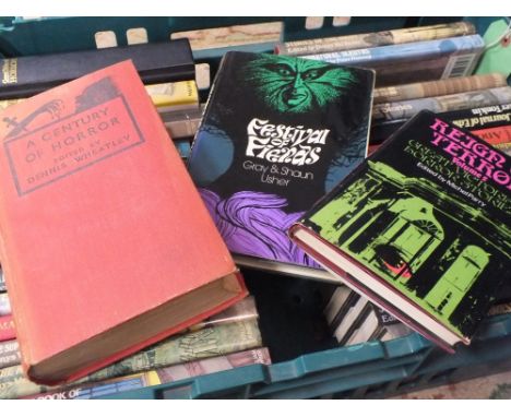 A TRAY OF HARDBACK VINTAGE HORROR BOOKS TO INCLUDE 'A CENTURY OF HORROR' (TRAY NOT INCLUDED)
