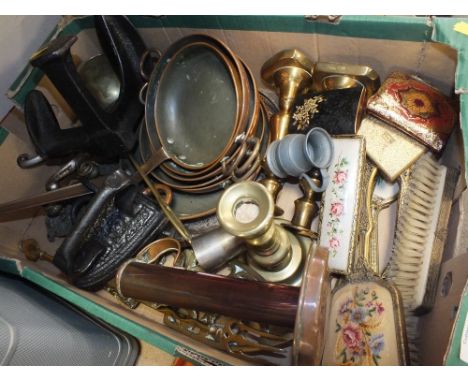 A TRAY OF ASSORTED METALWARE TO INCLUDE COPPER COOKING PANS, DRESSING TABLE ITEMS, BOOT LAST ETC