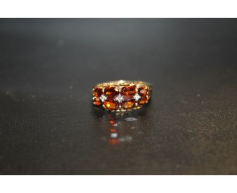 A MODERN 9 CARAT GOLD GEM SET RING, RING SIZE R 1/2 APPROX WEIGHT 3.6G