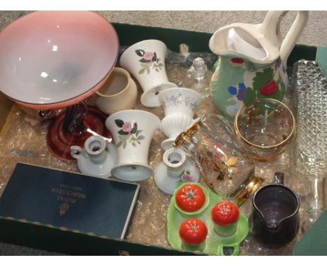 A TRAY OF ASSORTED CERAMICS AND GLASSWARE TO INCLUDE A WADE NATWEST PIGGY BANK, WEDGWOOD HATHAWAY ROSE VASES, ROYAL WORCESTER