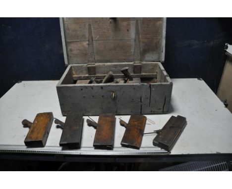A VINTAGE WOODEN TOOLBOX containing wooden smoothing, coffin and moulding planes width 66cm depth 32cm height 22cm