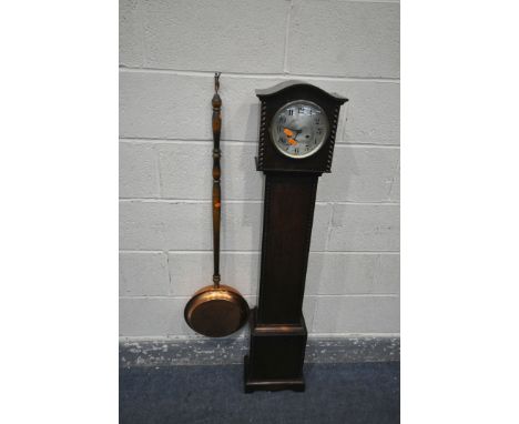 AN EARLY 20TH CENTURY OAK GRANDDAUGHTER CLOCK, height 129cm (condition:-with winding key, surface scratches) and a copper war