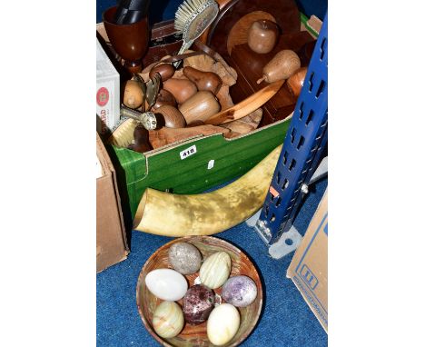 A BOX OF TREEN, BINOCULARS AND SUNDRY ITEMS, to include a large horn, one end carved into a mouthpiece, a polished agate bowl