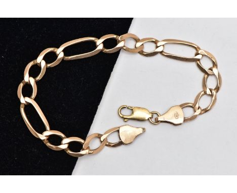 A 9CT GOLD FLAT CURB LINK BRACELET, figaro style, fitted with a lobster clasp, stamped 375, length 200mm, approximate gross w