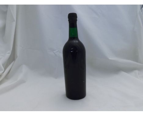 1 bt 1970 Sandeman Vintage Port (embossed capsules)  