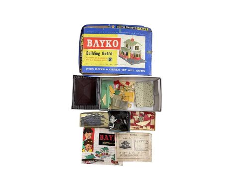 A collection of vintage Bayko sets, buildings, components etc