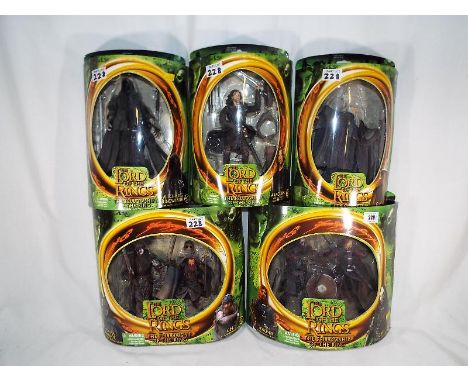 Lord of the Rings - a collection of 5 Lord of the Rings The Fellowship of the Ring figures to include Gandalf with light up s