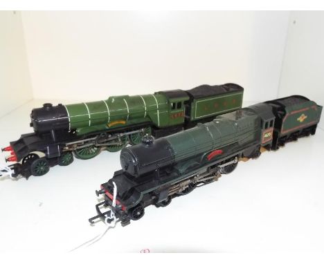 Model railways - two Hornby OO gauge locomotives with tenders comprising 4-6-2 Flying Scotsman op no 4472 (excellent) and 4-6