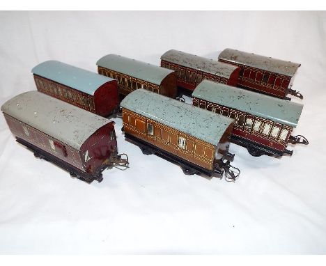 Model Railways - ten Hornby tinplate O gauge coaches, GWR chocolate and cream livery circa 1930s and 1940s