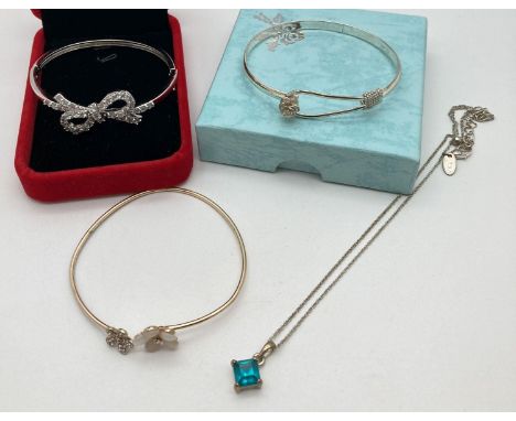 A small collection of modern costume jewellery items, some boxed. Comprising: a stone set hinged bangle with bow detail, a br