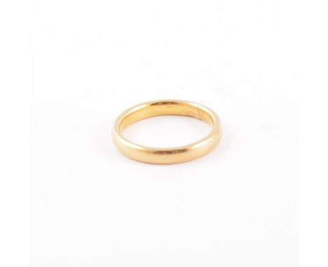 A 22 carat gold wedding band, 2.9mm wide D shape, approximate weight 4.2gms, ring size K.