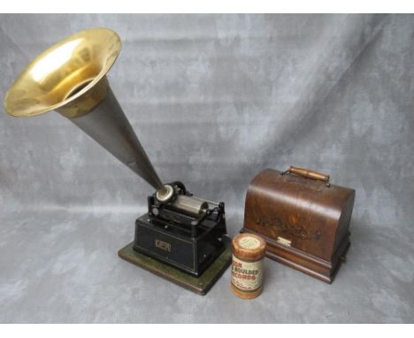 AN EARLY 20TH CENTURY EDISON GEM PHONOGRAPH IN AN ORIGINAL OAK CASE, with tin horn and one cylinder in a period carton