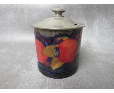 A MOORCROFT POMEGRANATE PRESERVE JAR WITH TUDRIC PEWTER COVER, H 10 cm