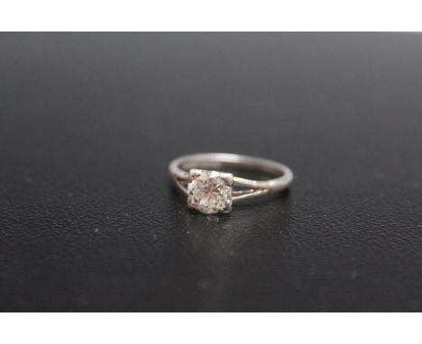 A DIAMOND SOLITAIRE RING, being of an estimated 1 carat, good colour and clarity, needs to be remounted as mount damaged and 