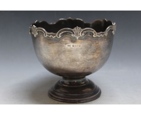 A HALLMARKED SILVER FOOTED BOWL BY AARON LUFKIN DENNISON - BIRMINGHAM 1936, approx weight 415g, H 13.75 cm