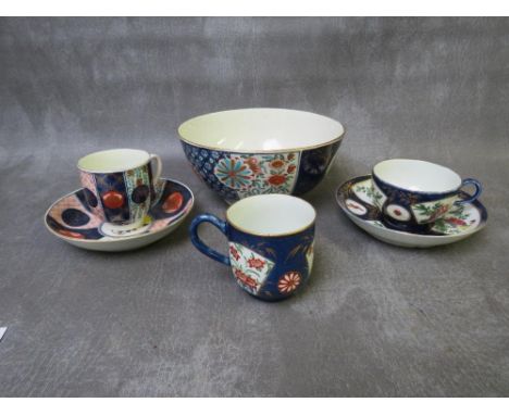 A COLLECTION OF ASSORTED CERAMICS,to include a circular Oriental style bowl with character marks to the base, together with t