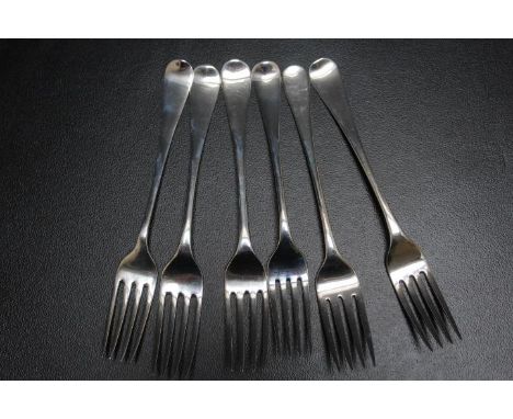 A MATCHED SET OF SIX GEORGIAN HALLMARKED SILVER DESSERT FORK, various dates and makers, approx weight 190g, L 16 cm