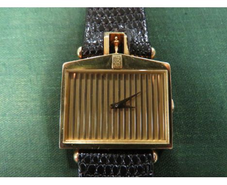 A GENTLEMANS 18K GOLD CORUM ROLLS ROYCE 'SPIRIT OF ECSTASY' WRIST WATCH, in the form of a Rolls Royce radiator grill, on a Co