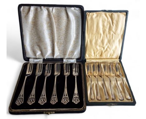 A cased set of six cake forks, Rattail pattern, William Hair Haseler,&nbsp;Birmingham, 1922, 70.42g ; another, fretworked han