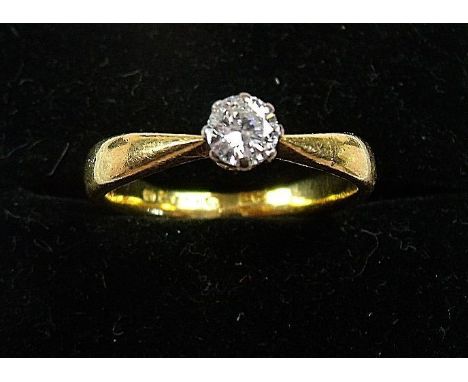 A 22 carat gold ring set solitaire diamond - 4g