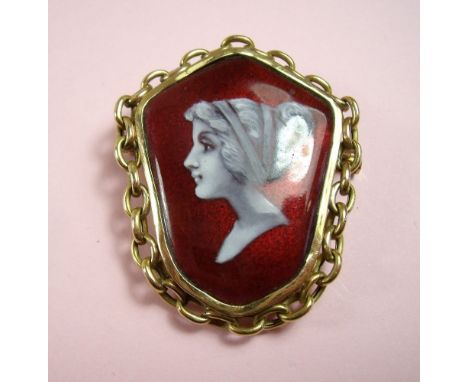 A Limoges enamel cameo brooch mounted in gold - 4cm x 3.2cm