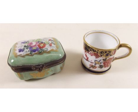 A porcelain floral trinket box and miniature Crown Derby tankard