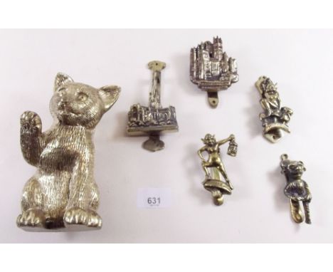 A novelty cat door knocker and various other door knockers