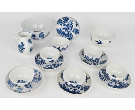 A small collection of 18th century blue and white Worcester porcelain, to include a set of six tea bowls, five saucers, one s