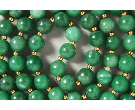 A GOOD CHINESE JADE / JADELIKE HARDSTONE BEAD NECKLACE, 120cm open.