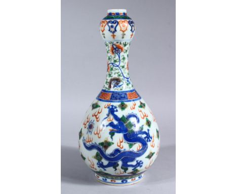 A GOOD 19TH CENTURY CHINESE FAMILLE ROSE PORCELAIN DRAGON VASE, the body of the bottle shaped vase with decoration of two und