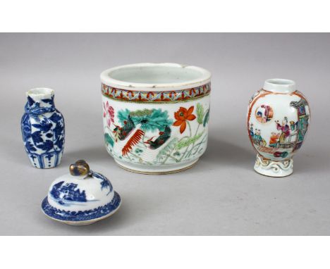 A MIXED LOT OF 18TH / 19TH CENTURY CHINESE FAMILLE ROSE / BLUE &amp; WHITE PORCELAIN ITEMS, consisting of a famille rose porc