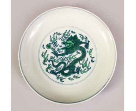 A GOOD CHINESE FAMILLE VERTE GREEN DRAGON PORCELAIN DISH, decorated with a dragon chasing the pearl amongst stylized clouds, 