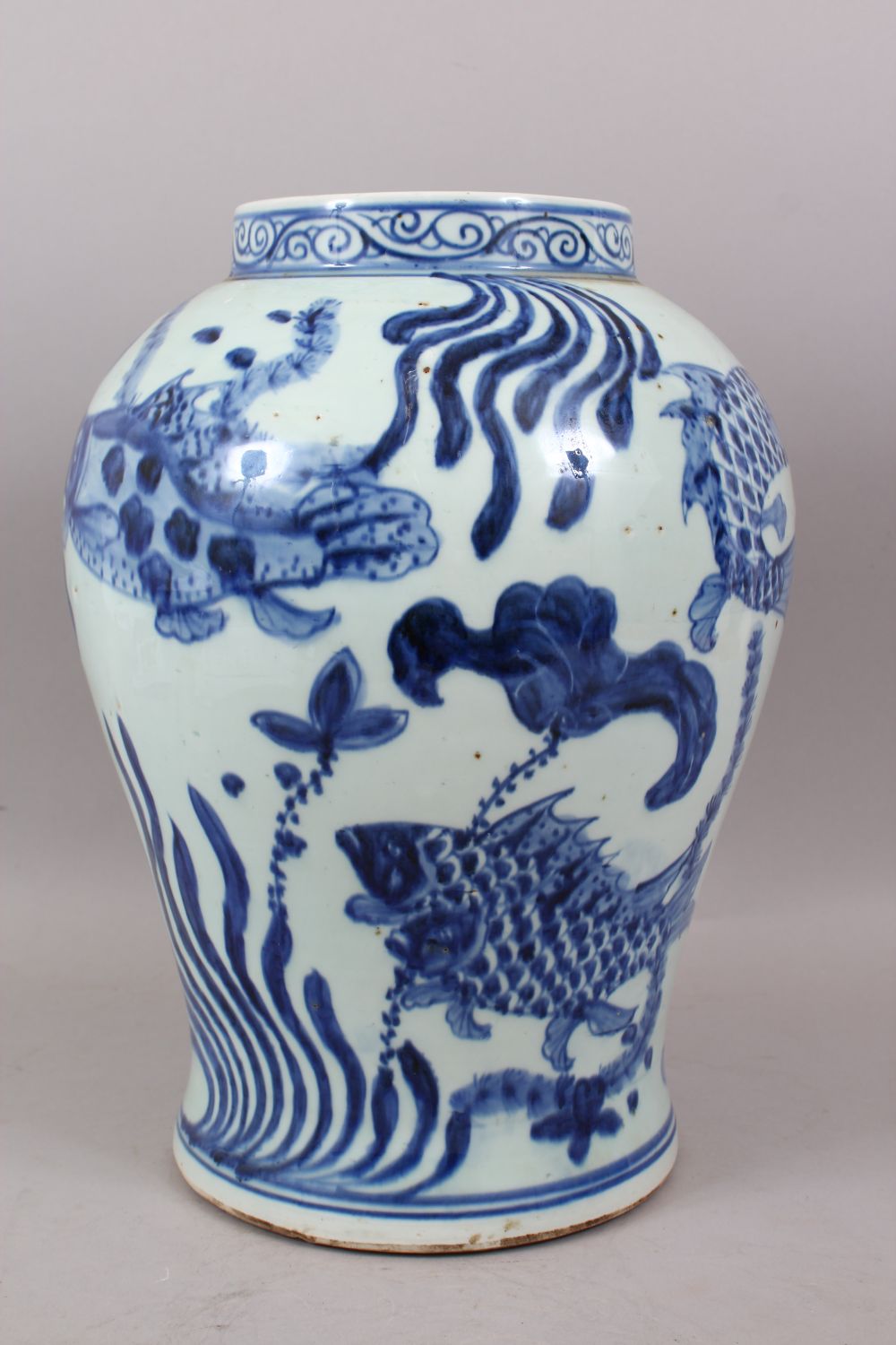 A LARGE CHINESE BLUE & WHITE PORCELAIN KOI CARP FISH VASE, the body